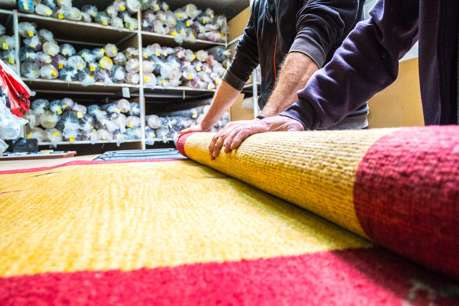 Μάζεμα χαλιού που μόλις επιδιορθώθηκε