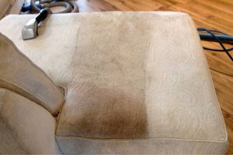 Σαλόνι/Καναπές στον οποίο φαίνεται η διαφορά πριν και μετά τον επιτόπιιο καθαρισμό